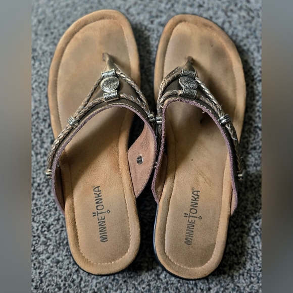 Minnetonka Silverthrone Women Flip Flop Sandals SZ 8 Silver Aztec Tribal Western - Picture 7 of 13